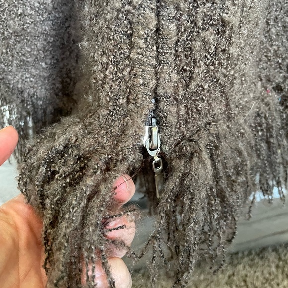 Alyafoi Sweater - Picture 8 of 16